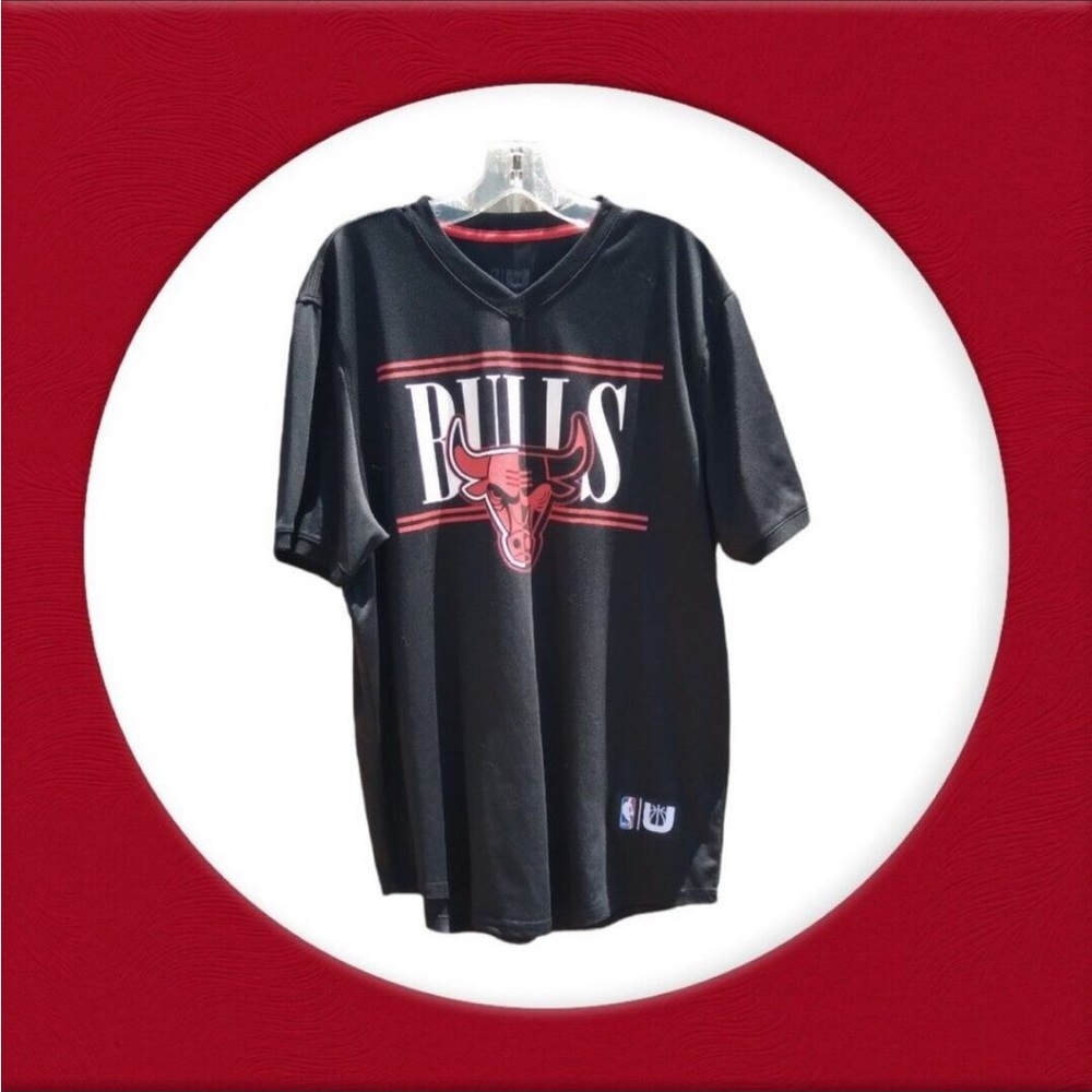 Under Armour NBA Chicago Bulls Black & Red Athletic T-Shirt Men's XL - vintage